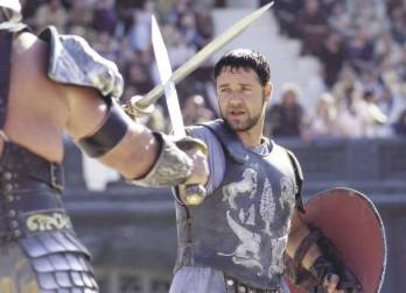 Escena de la película Gladiator en la que podemos ver el gladius en acción
