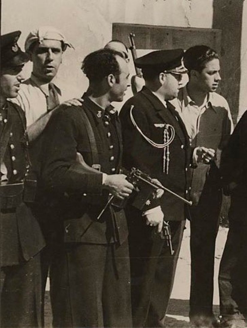 Guardia de asalto con un Astra 902
