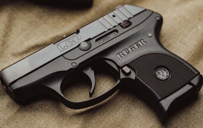 pistola policial Ruger LCP.jpg