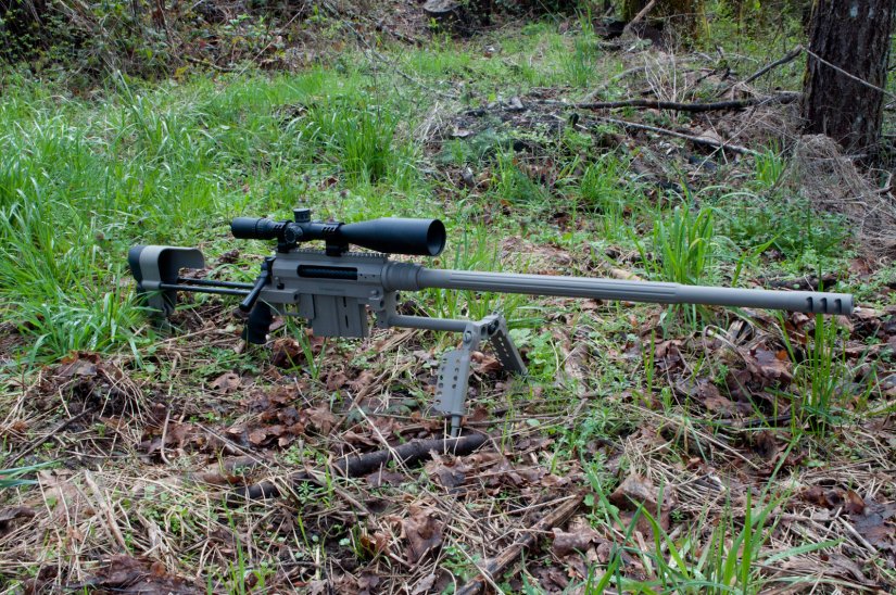 Rifle CheyTac .408 en el bosque