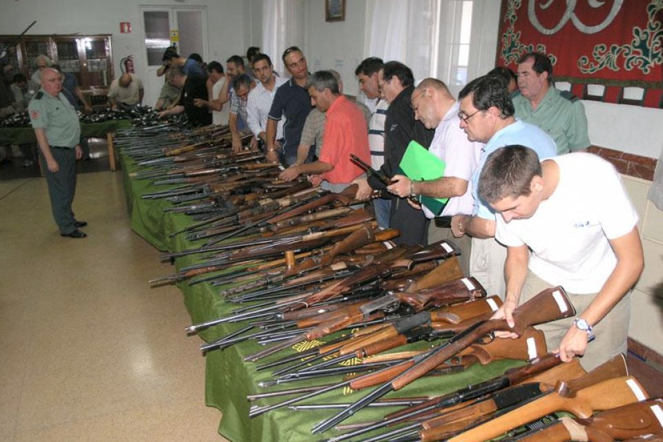 imagen de 25 mayo: Subasta de armas en Gerona