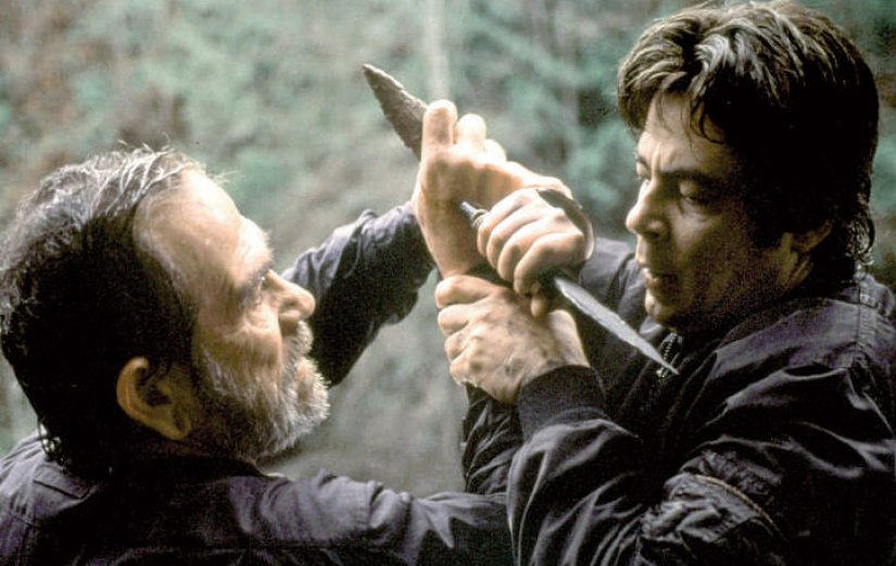 Los actores en una escena de la película The Hunted