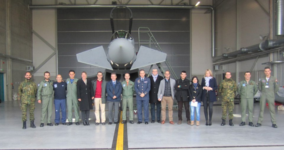 imagen de Visita de la empresa “Eurofighter” al destacamento español en Estonia