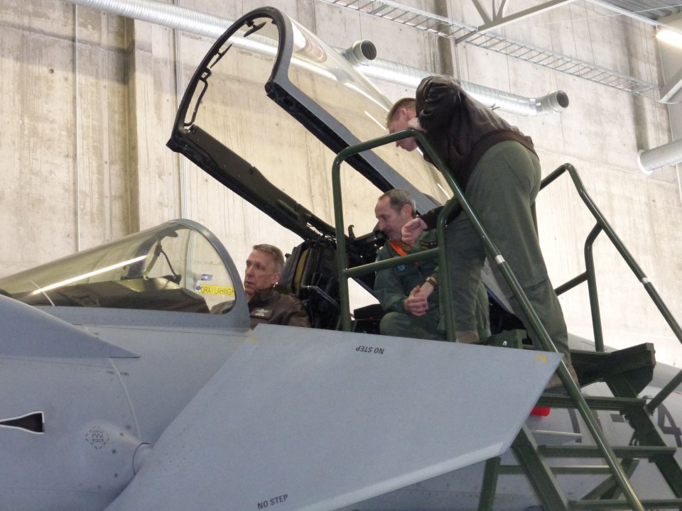 imagen de Visita del segundo jefe de operaciones aéreas de la OTAN al destacamento español en Estonia