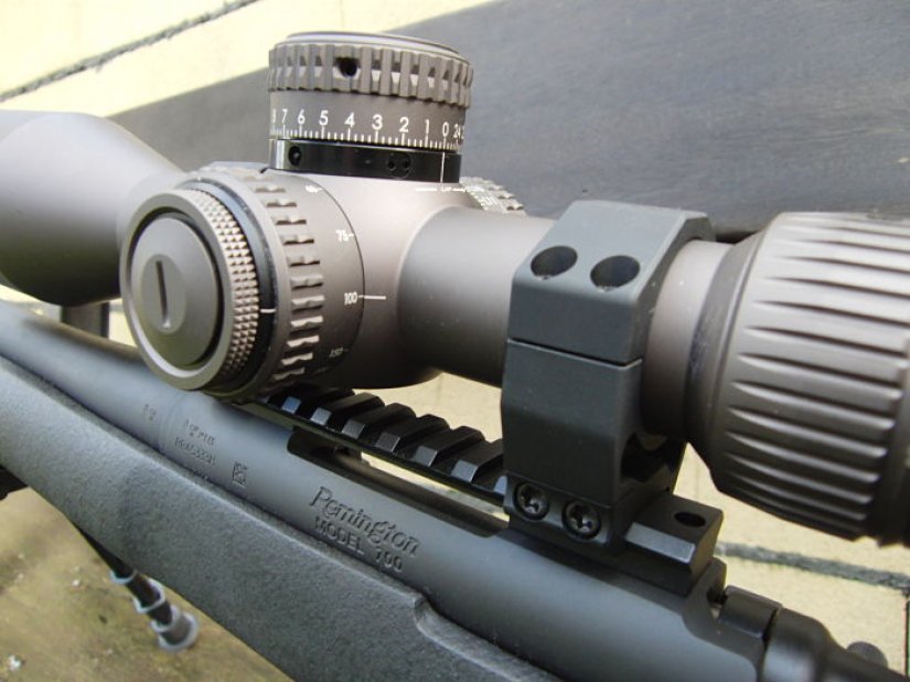 Visor-Vortex-Razor-HD-GenII-4'5-27x56-sobre-remington700
