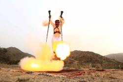 imagen de El pintoresco baile de Arabia Saudí que implica saltar con armas de avancarga
