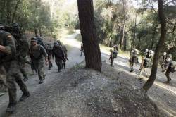 imagen de Militares sin armas durante las maniobras en el parque de Collserola en Barcelona