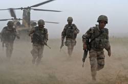 imagen de Los paracaidistas debutan en Irak y las tropas de montaña vuelven a Afganistán para cerrar la misión