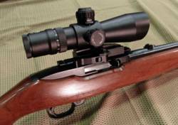 Carabina Ruger 10 22 montada con un visor NcStar Mark III 3-9x40 Mil Dot