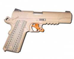 Colt 1911 Rail Gun con acabado especial anticorrosión cerakote Desert Tan