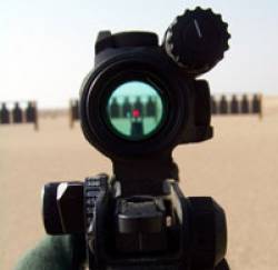 https://www.armas.es/files/page/img/1/small-punto-rojo-aimpoint-m4-durante-unas-practicas-de-tiro-en-irak00.jpg