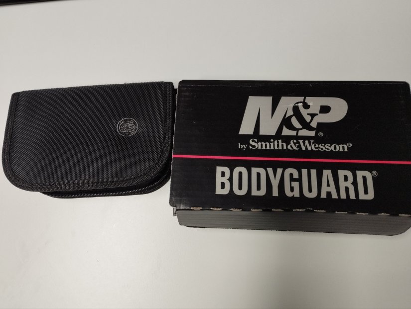 Imagen caja y funda.