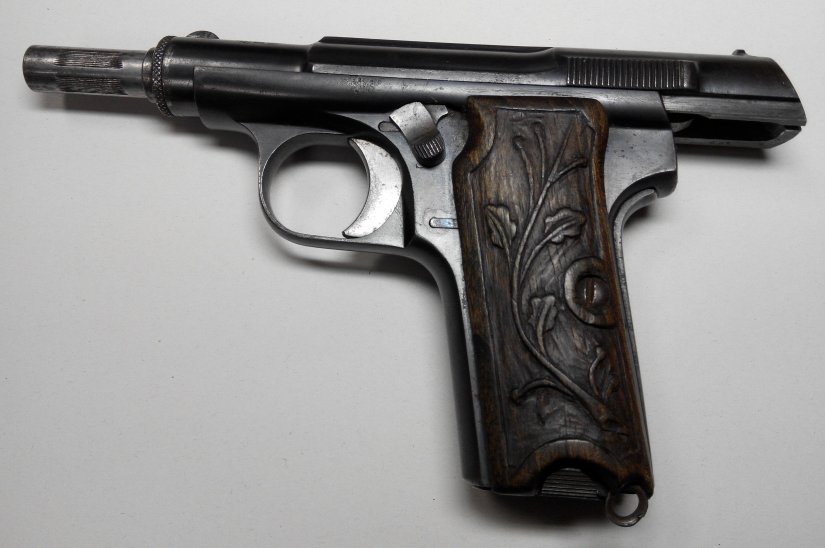 Imagen Astra 300 calibre 9 corto