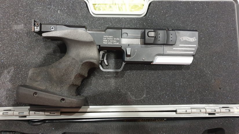 Imagen se vende pistola walther ssp calibre 22 poco uso y se adjunta armero