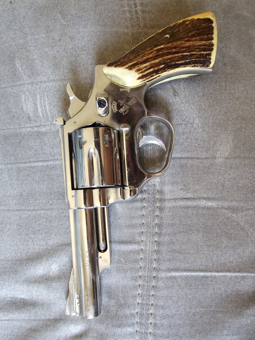 Imagen revolver astra niquelado