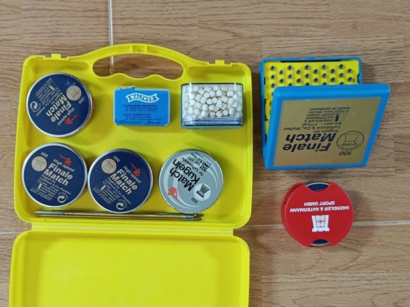 Imagen Estuche con con accesorios de munición y limpieza