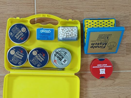 Imagen Estuche con con accesorios de munición y limpieza