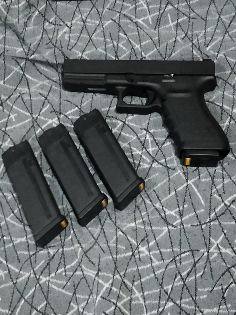 Imagen Se vende Glock-21 Gen3 con 4 Cargadores
