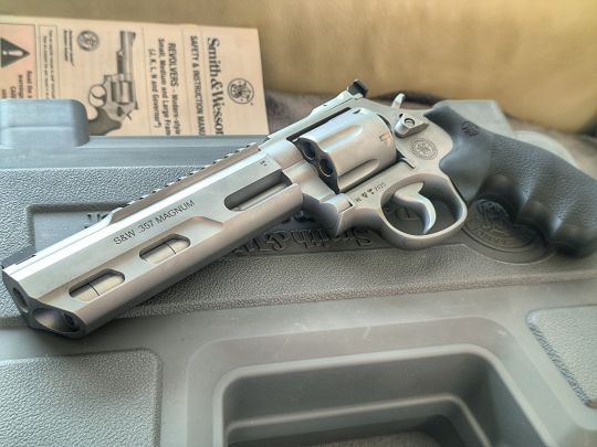 Imagen Potencia y precisión: Smith & Wesson