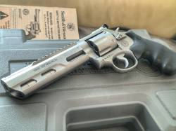 Imagen Potencia y precisión: Smith & Wesson