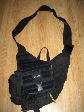 Estoy buscando una nueva bolsa para llevar el arma en verano junto con alguna cosilla mas, como gafas 61