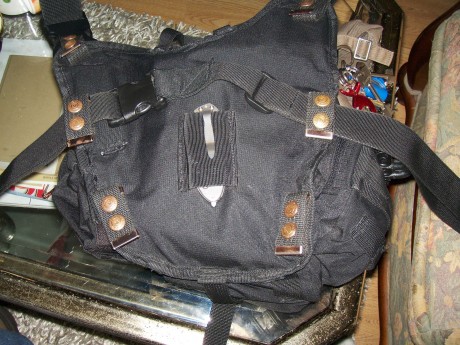 Estoy buscando una nueva bolsa para llevar el arma en verano junto con alguna cosilla mas, como gafas 60