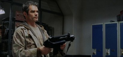 Compañeros,

En vista de las ganas de algunos (Elcafe, Wilcow, Vrakk, etc) por adivinar armas de películas 100