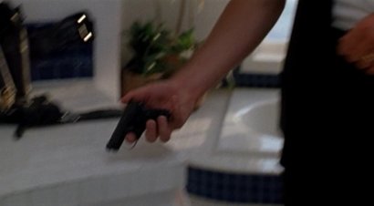 Compañeros,

En vista de las ganas de algunos (Elcafe, Wilcow, Vrakk, etc) por adivinar armas de películas 10