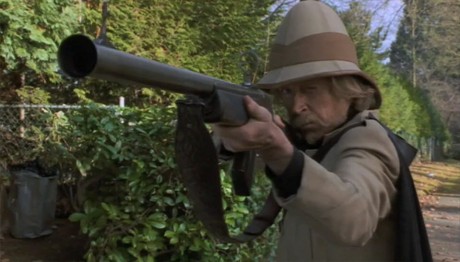 Compañeros,

En vista de las ganas de algunos (Elcafe, Wilcow, Vrakk, etc) por adivinar armas de películas 70