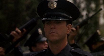 Compañeros,

En vista de las ganas de algunos (Elcafe, Wilcow, Vrakk, etc) por adivinar armas de películas 70