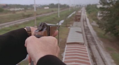 Compañeros,

En vista de las ganas de algunos (Elcafe, Wilcow, Vrakk, etc) por adivinar armas de películas 100