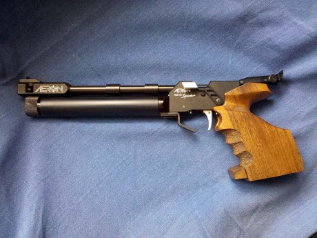 Vendo pistola,  de aire comprimido de competición.Procedente de cambio,solo estrenada por au anterior 01