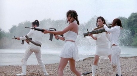 Compañeros,

En vista de las ganas de algunos (Elcafe, Wilcow, Vrakk, etc) por adivinar armas de películas 80