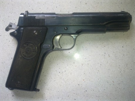 Quisiera confirmar si esta pistola Star es la modelo 1922. descrición:
-Lateral derecho:
No presenta marcaje 00
