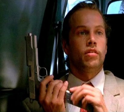 Compañeros,

En vista de las ganas de algunos (Elcafe, Wilcow, Vrakk, etc) por adivinar armas de películas 170