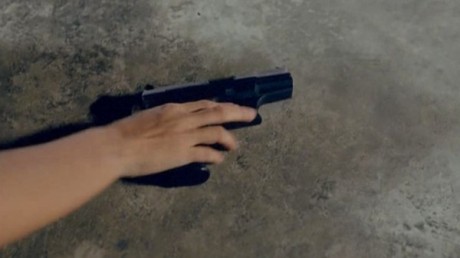 Compañeros,

En vista de las ganas de algunos (Elcafe, Wilcow, Vrakk, etc) por adivinar armas de películas 50