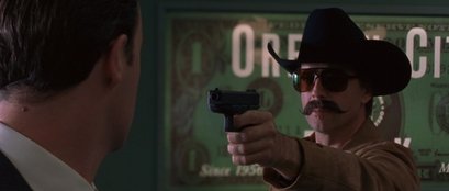 Compañeros,

En vista de las ganas de algunos (Elcafe, Wilcow, Vrakk, etc) por adivinar armas de películas 80