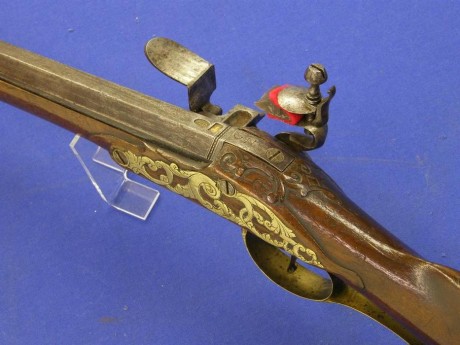 Voy a colocar unas fotos de un arma larga alemana de llave de mecha del siglo XVI. 61