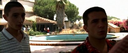 Compañeros,

En vista de las ganas de algunos (Elcafe, Wilcow, Vrakk, etc) por adivinar armas de películas 110