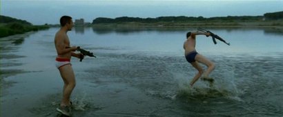 Compañeros,

En vista de las ganas de algunos (Elcafe, Wilcow, Vrakk, etc) por adivinar armas de películas 120