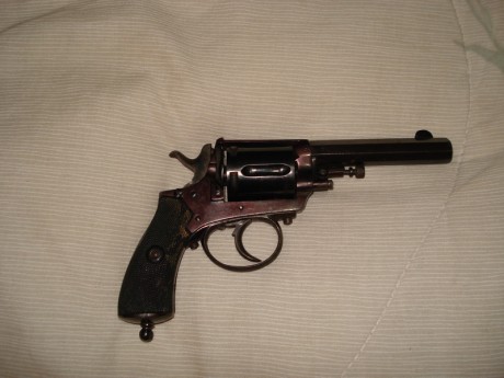 Solicito vuestra ayuda para identificar este revólver.Adjunto foto del mismo,asi cono de las marcas que 20