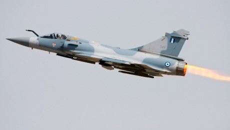 Tu tan tranquilo volando a Amsterdam y de repente los franceses quiere n sacarte una foto:

https://www.abc.es/20110607/medios-redes/abci-bitacoras-201106061748.html

 92