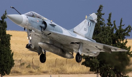 Tu tan tranquilo volando a Amsterdam y de repente los franceses quiere n sacarte una foto:

https://www.abc.es/20110607/medios-redes/abci-bitacoras-201106061748.html

 90