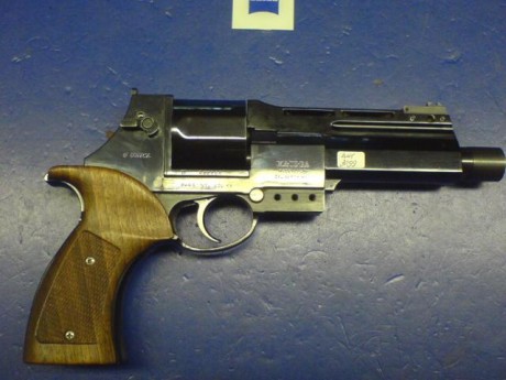 Unica pistola semiautomática auto-revólver tipo doble acción Caliber(s).357 Magnum, también.44 Magnum 00