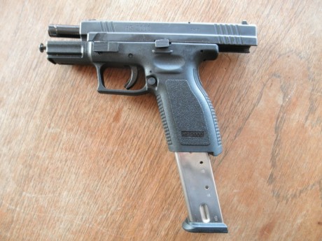 Hola.
Este mes en la revista ARMAS sacan un amplio reportaje sobre las pistolas croatas HS,en EEUU se 162