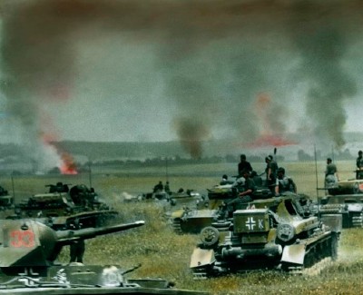 Hoy es  22 de junio , por tanto es el  66 aniversario  de una de las mayores locuras de la historia contemporánea.

Hitler 30