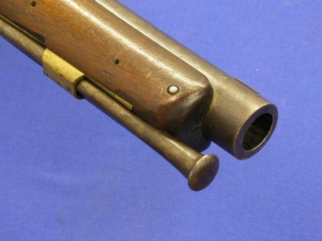 Voy a colocar unas fotos de un arma larga alemana de llave de mecha del siglo XVI. 100