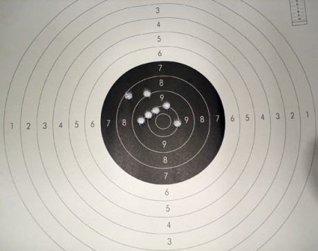 Con la ayuda de Artesano, he estrenado el woodsman calibre 50. Tras ajustarle el punto de mira, el alza 00
