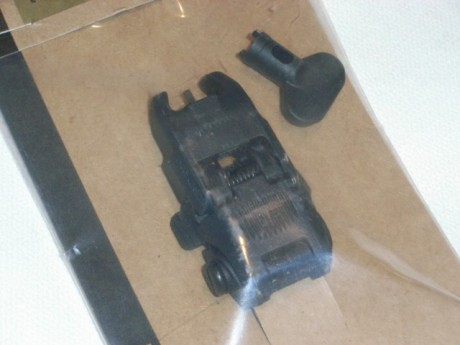 Vendo este juego de alza y punto de mira abatibles de la marca Magpul, por 110 euros con los gastos de 02