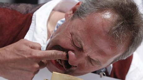 En Alemania se acaba de celebrar un campeonato de esnifadores de tabaco. La noticia es más que sorprendente.

 00